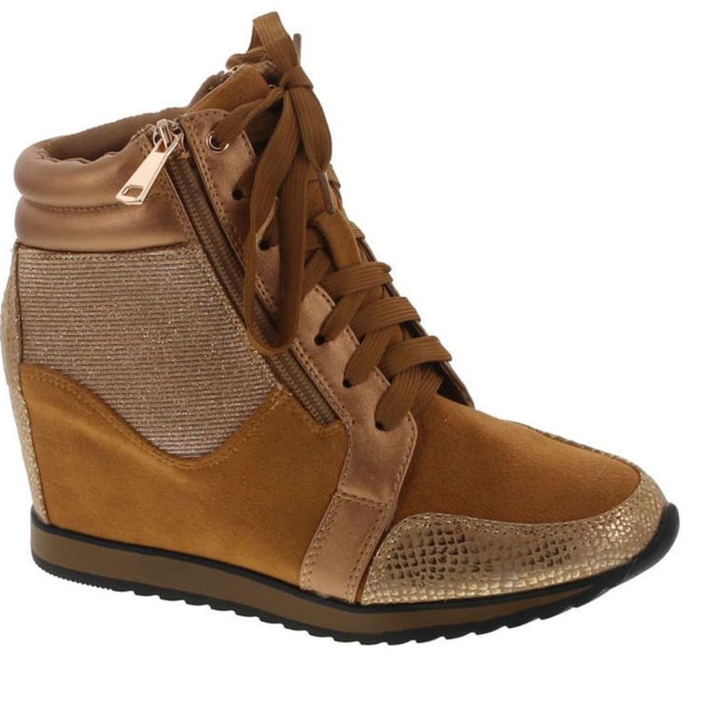 Forever Link Shea-42 Gold Womens fashion-sneakers 7 NEW